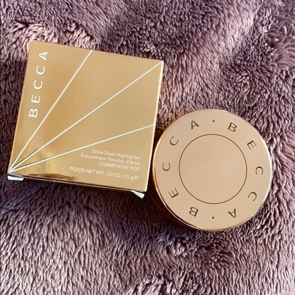 NWT Becca glow dust highlighter